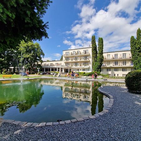 Hotel Palace - Kupele Szliács Kültér fotó
