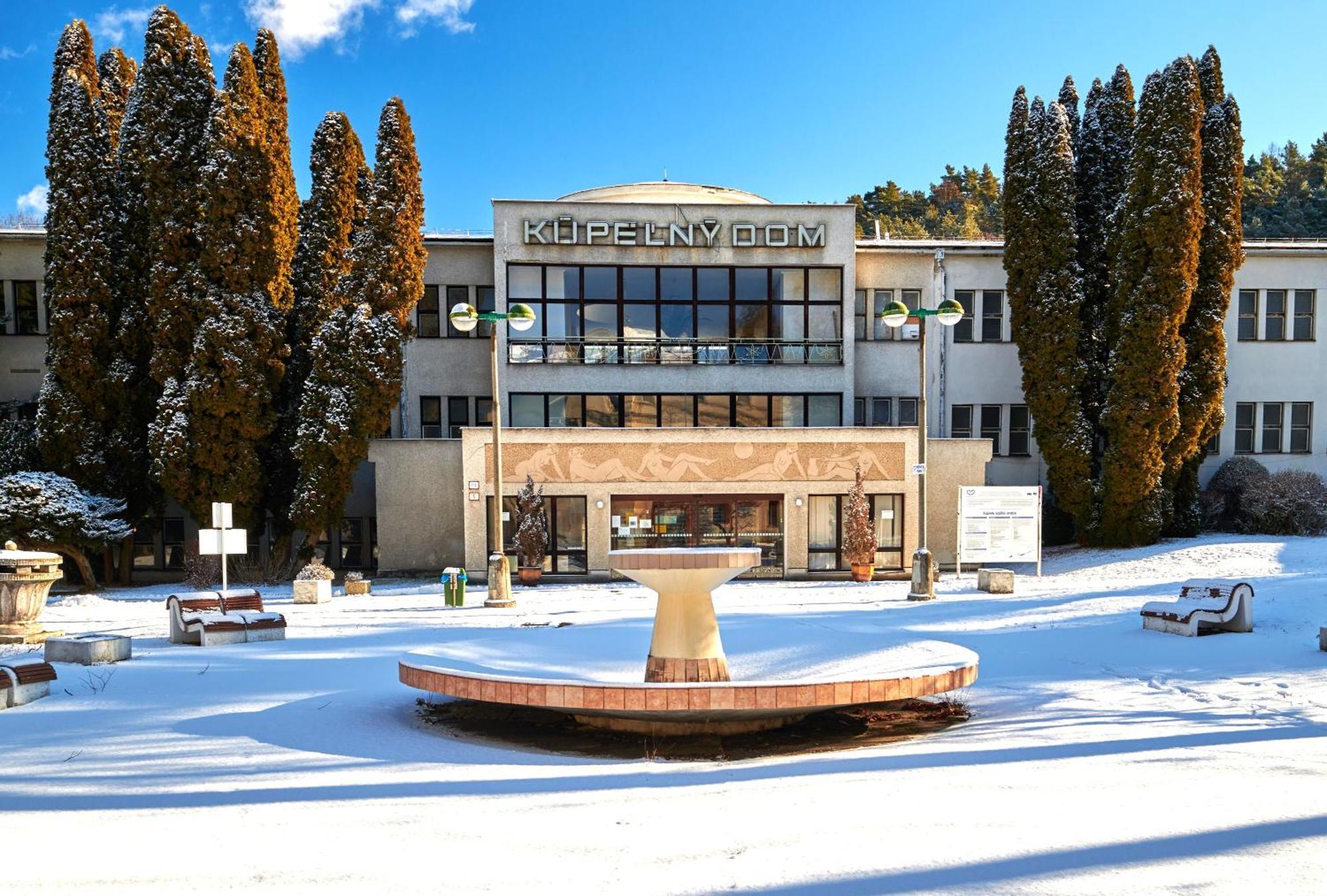 Hotel Palace - Kupele Szliács Kültér fotó
