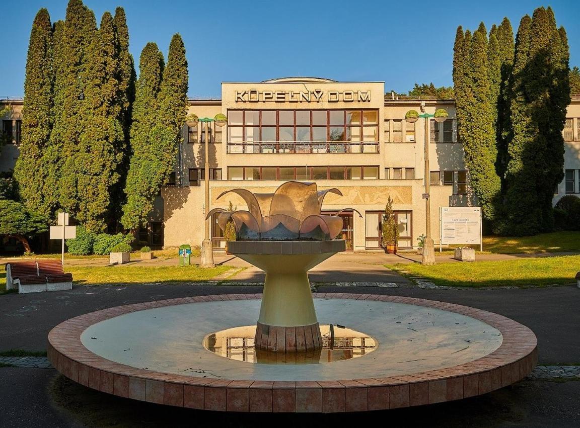 Hotel Palace - Kupele Szliács Kültér fotó