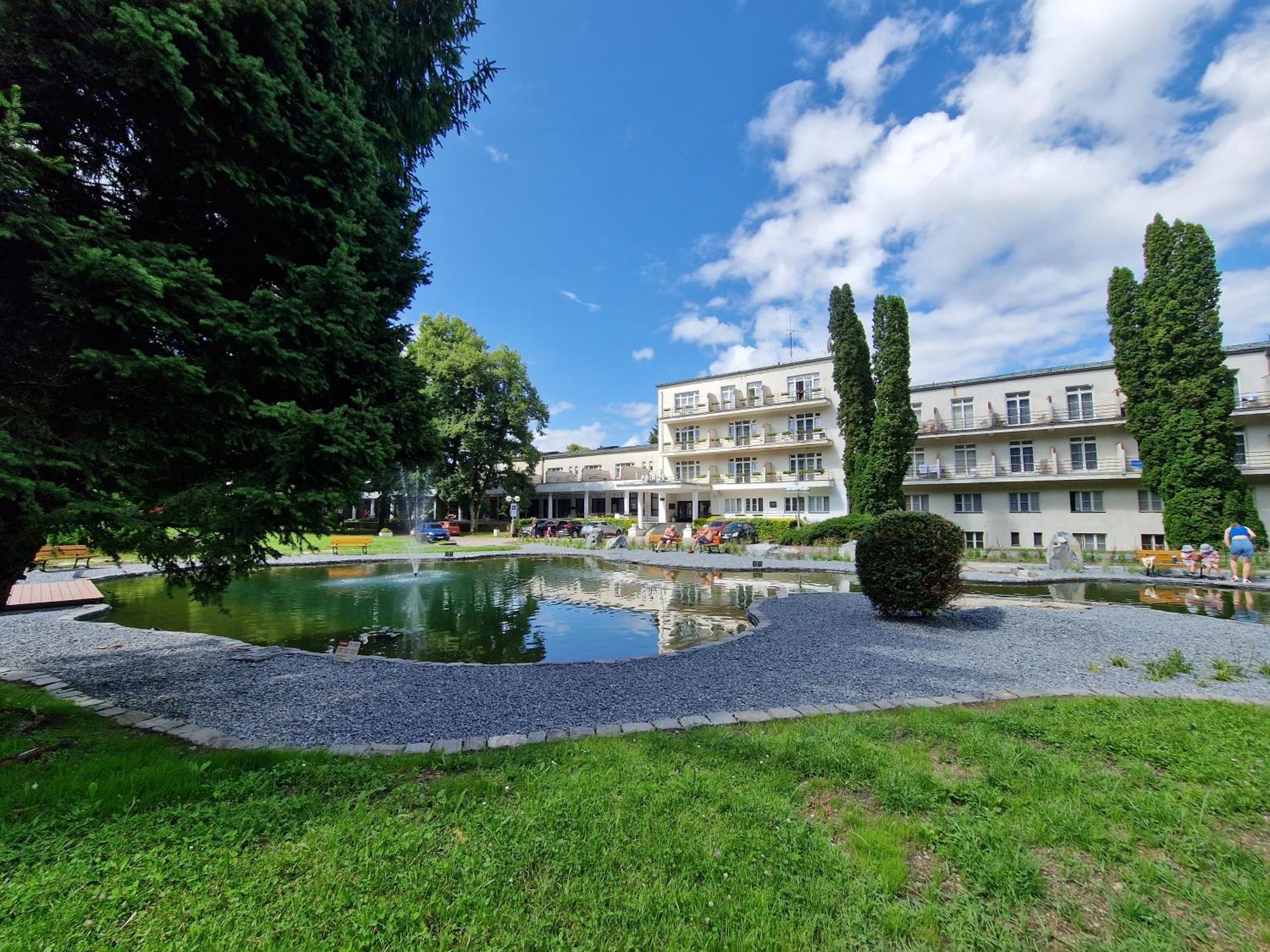 Hotel Palace - Kupele Szliács Kültér fotó