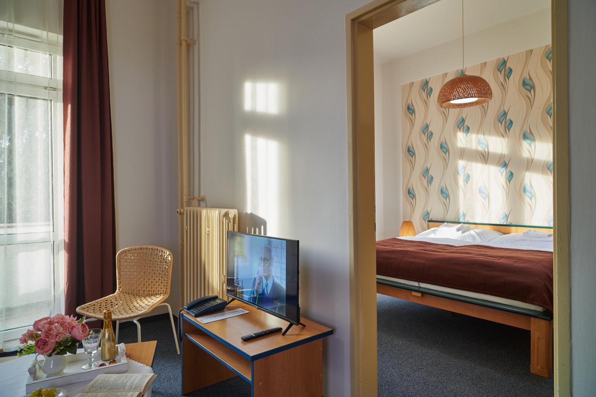 Hotel Palace - Kupele Szliács Kültér fotó