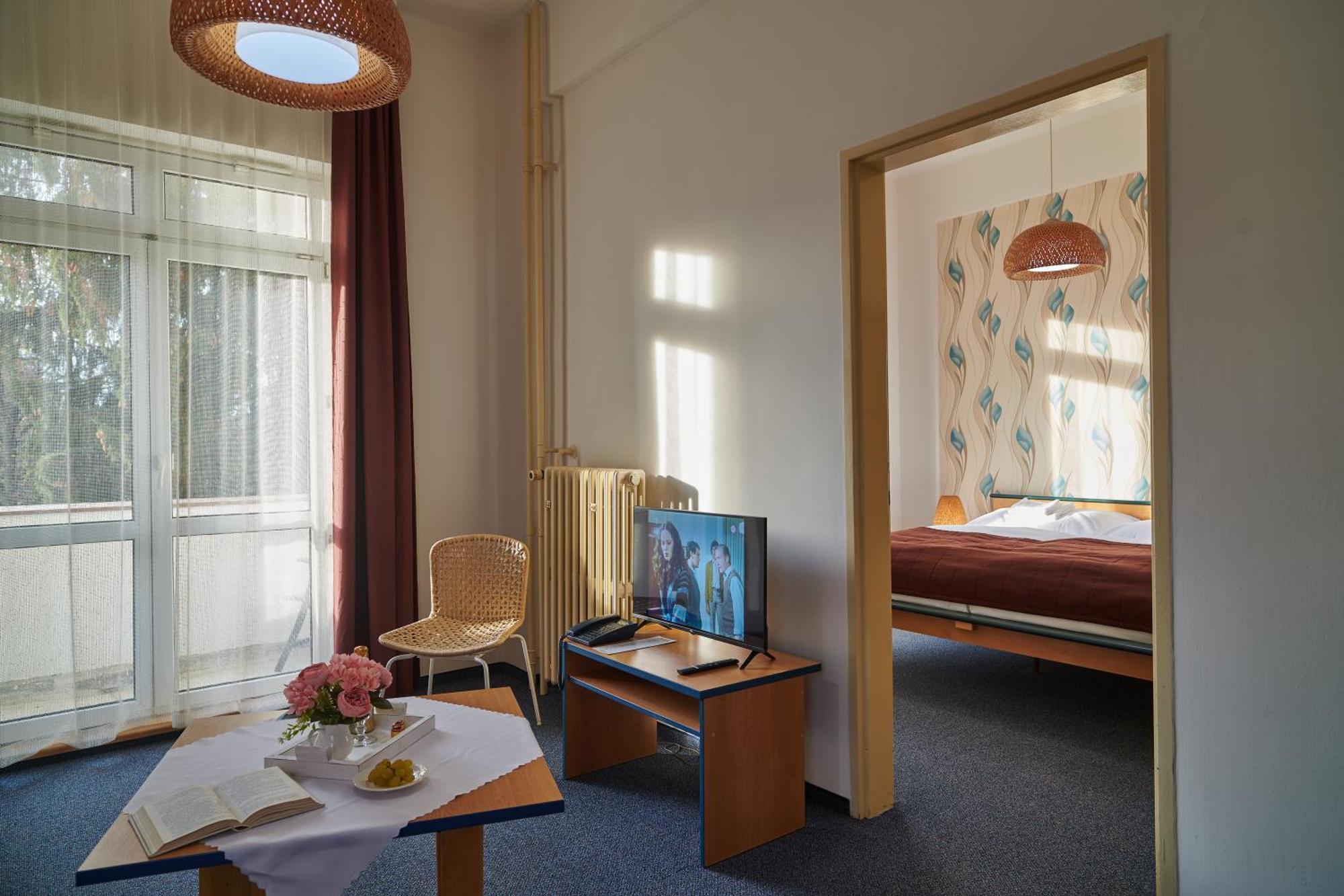 Hotel Palace - Kupele Szliács Kültér fotó