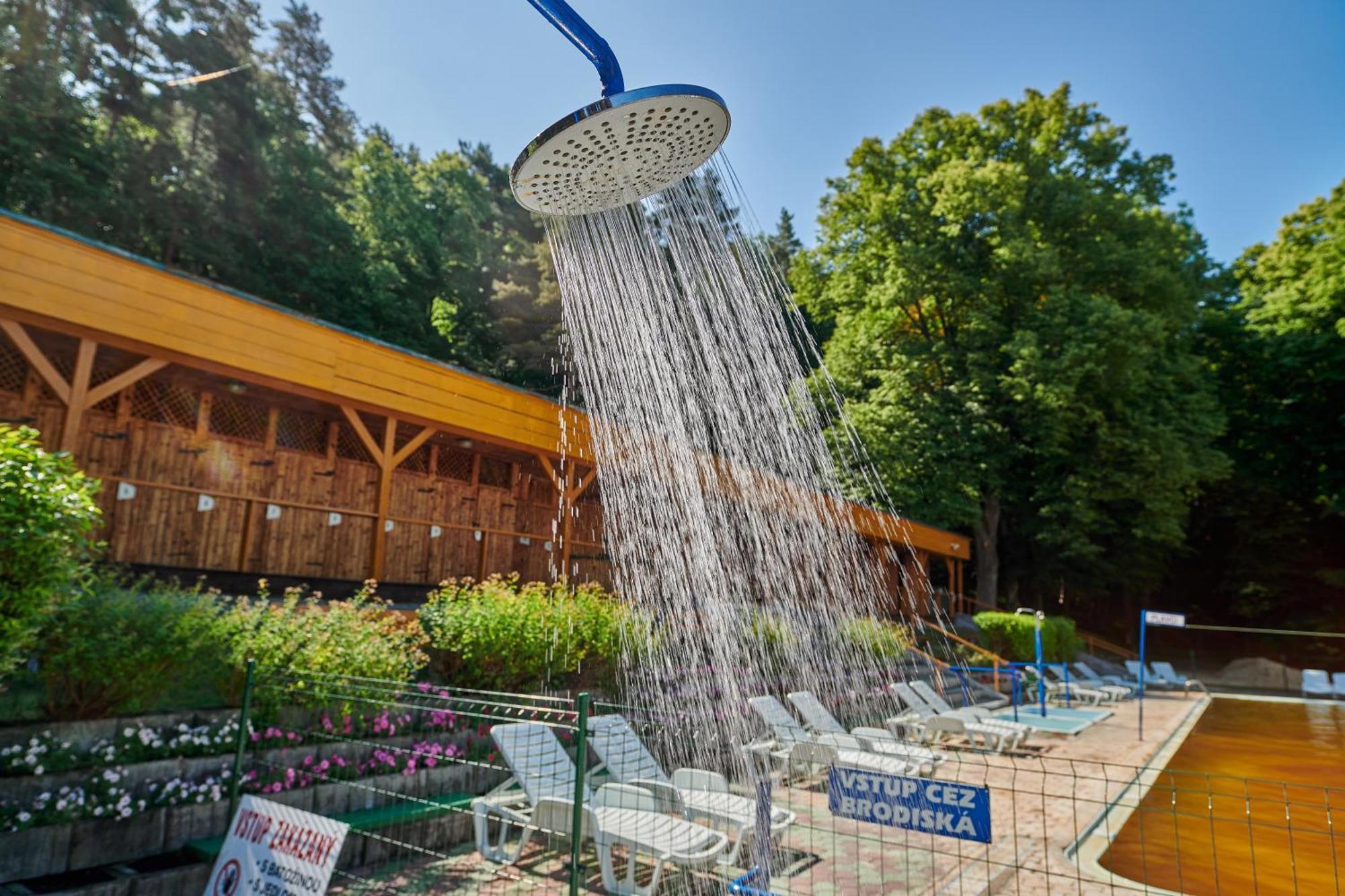 Hotel Palace - Kupele Szliács Kültér fotó