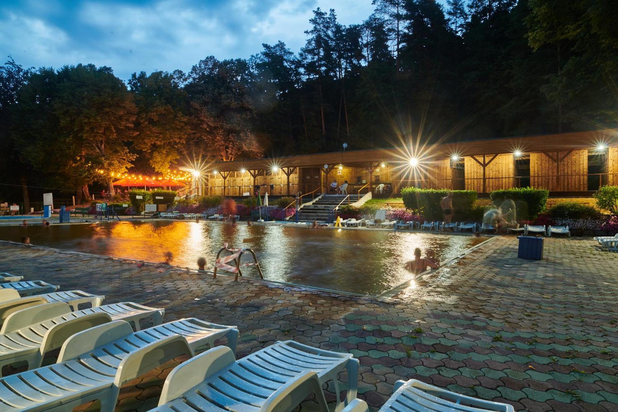 Hotel Palace - Kupele Szliács Kültér fotó