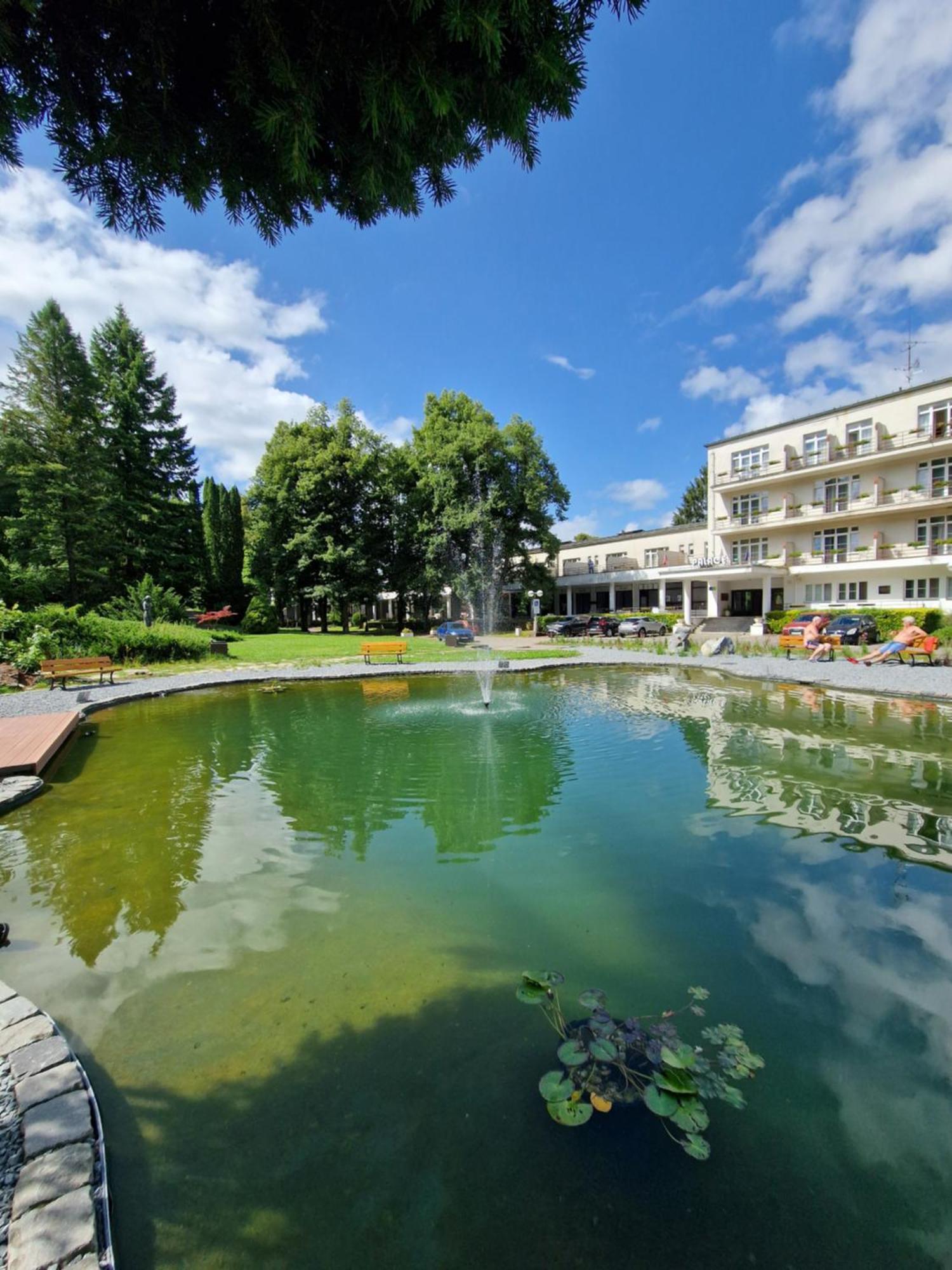 Hotel Palace - Kupele Szliács Kültér fotó