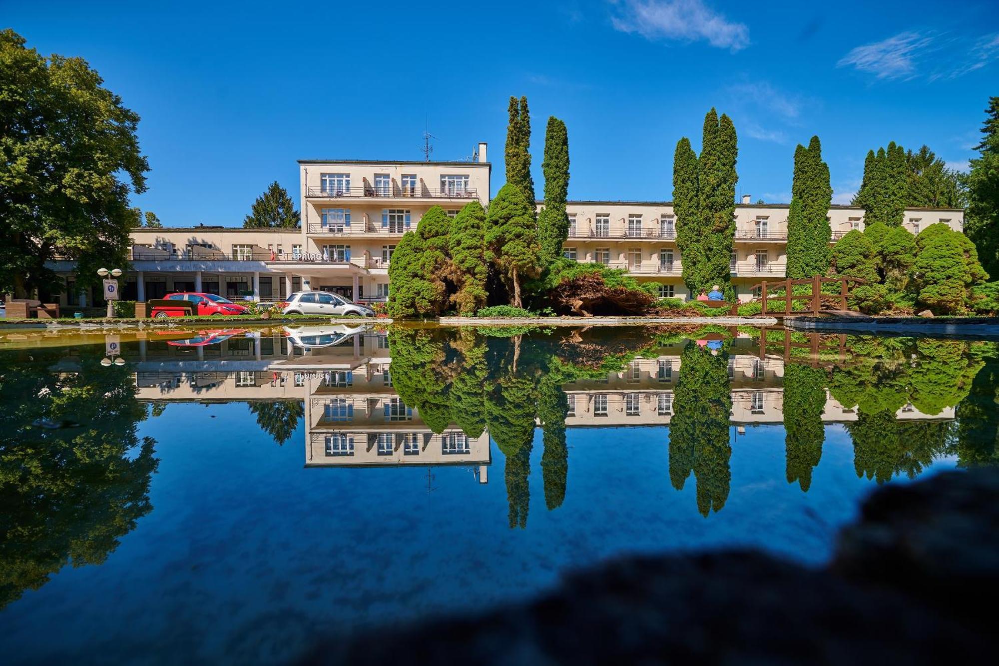 Hotel Palace - Kupele Szliács Kültér fotó