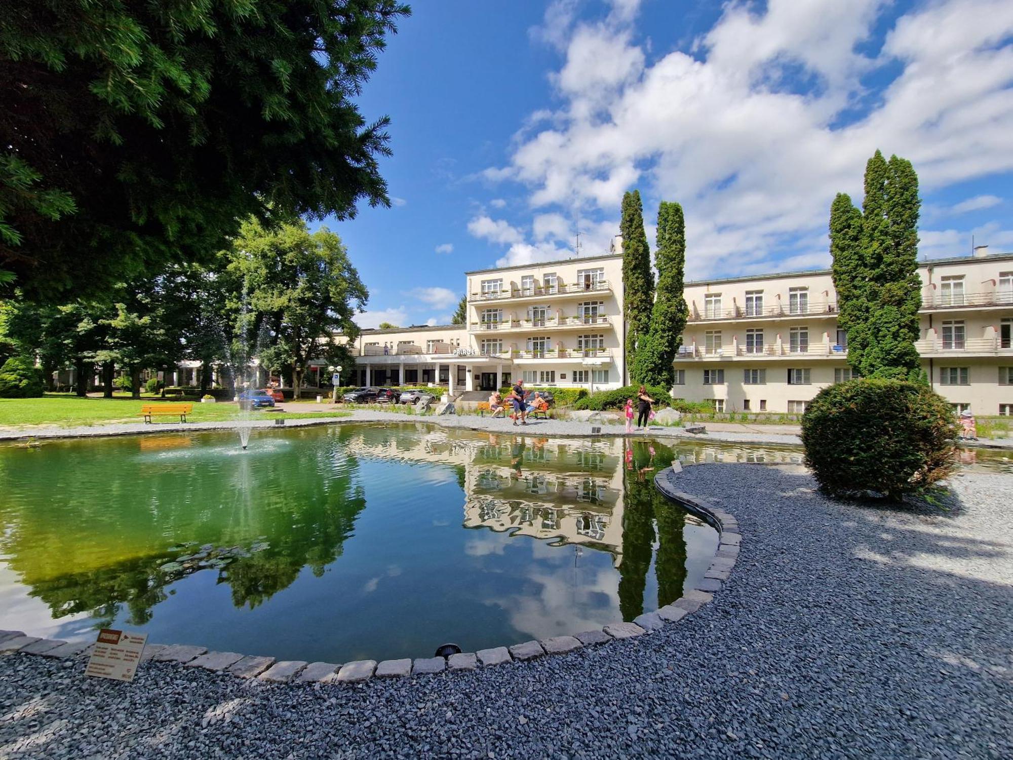 Hotel Palace - Kupele Szliács Kültér fotó