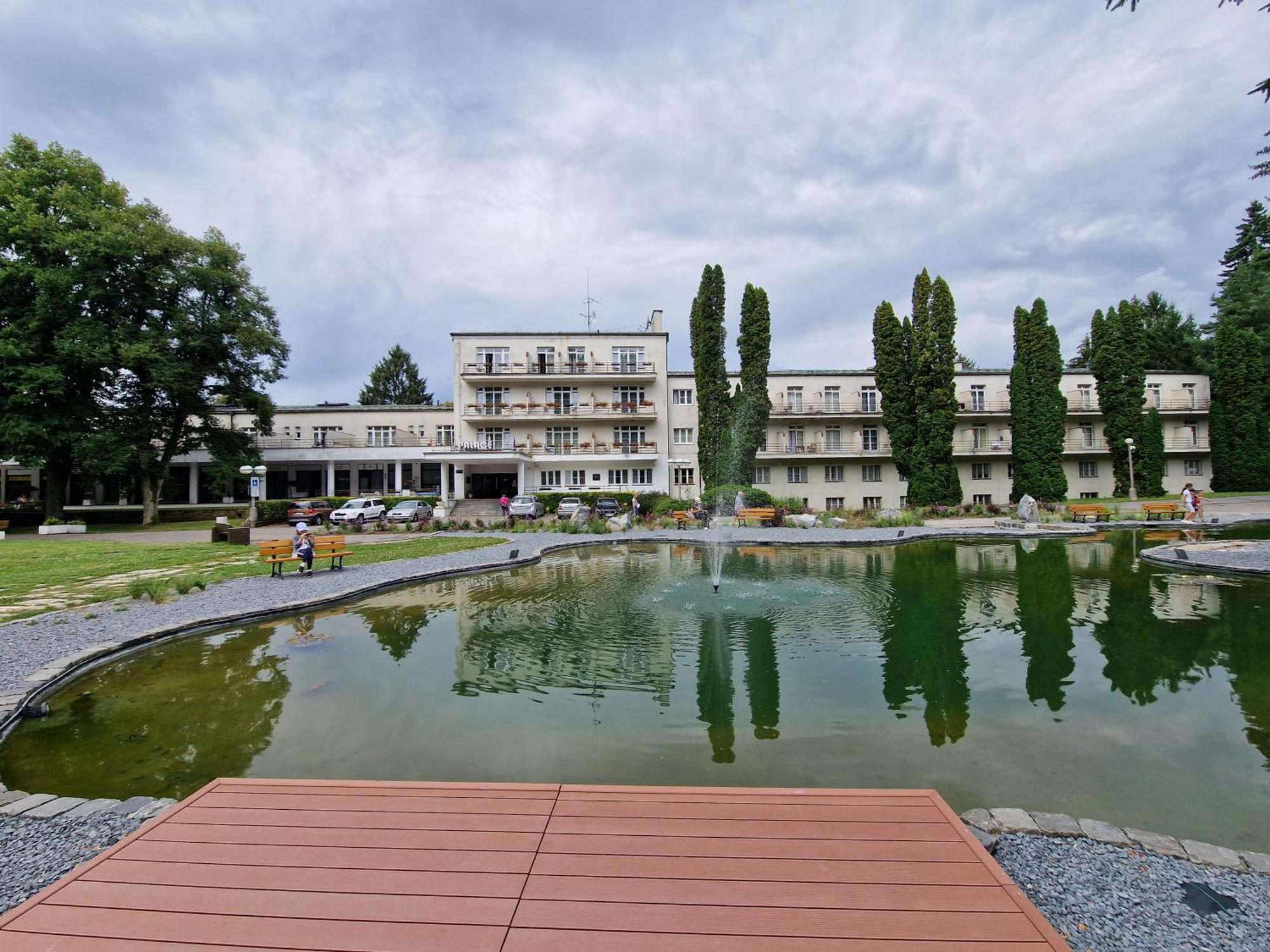 Hotel Palace - Kupele Szliács Kültér fotó